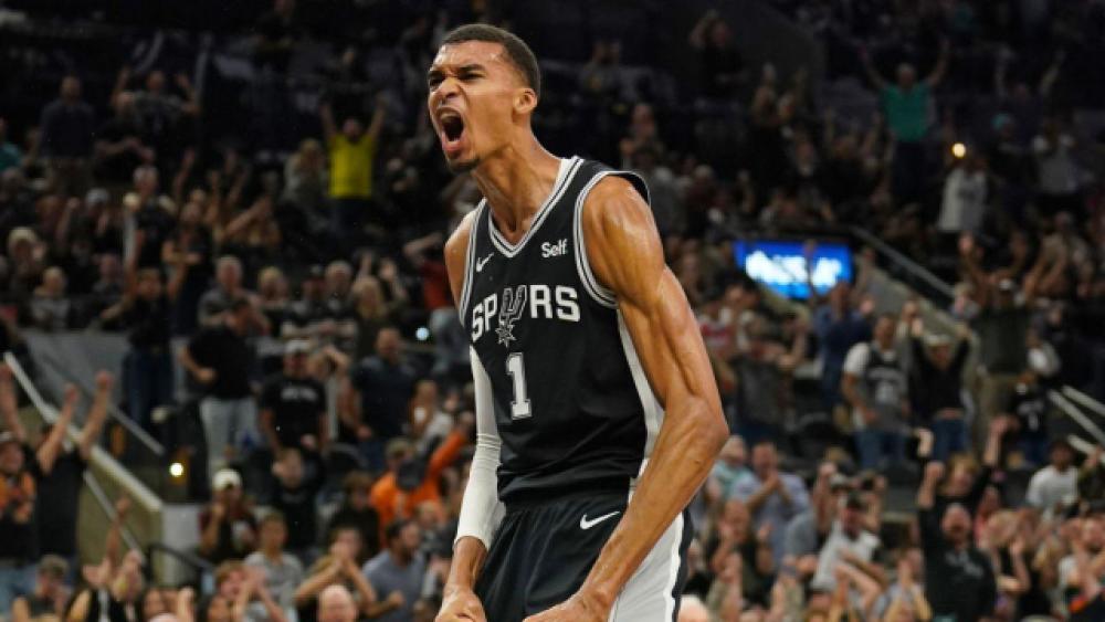  马刺战胜活塞终结十九连败  