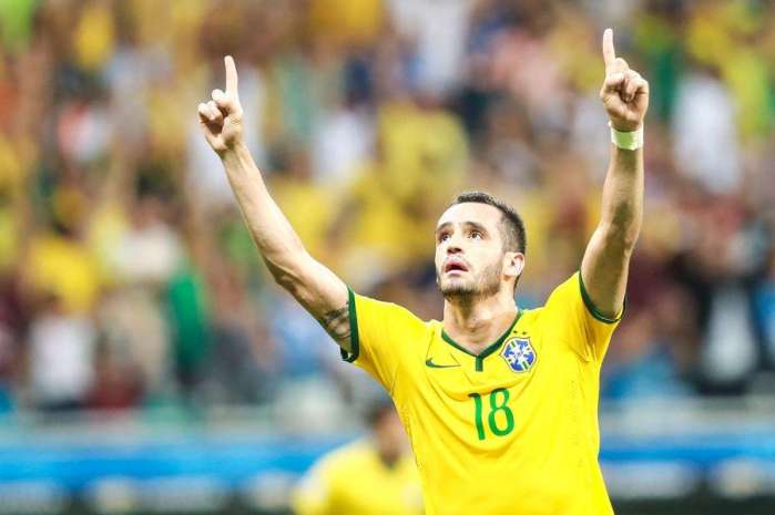  里尔中场调度行云流水，精准直塞助攻前锋梅开二度